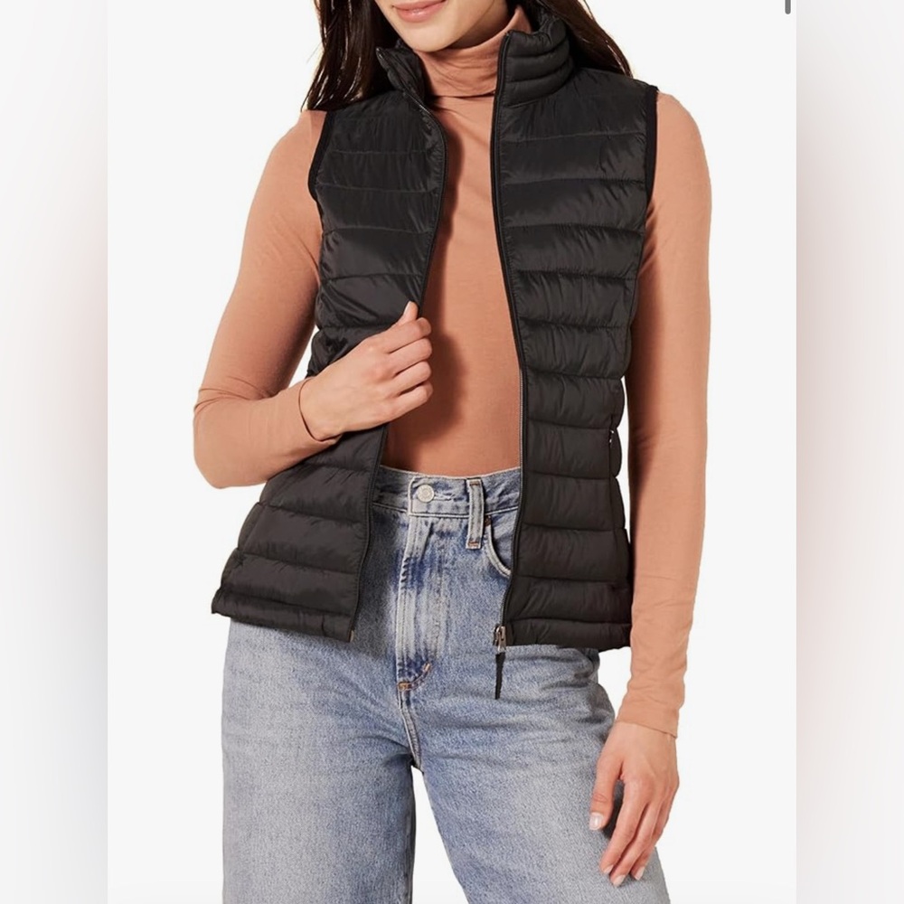 Amazon Essentials Women's Lightweight Water-Resistant Packable Puffer Vest